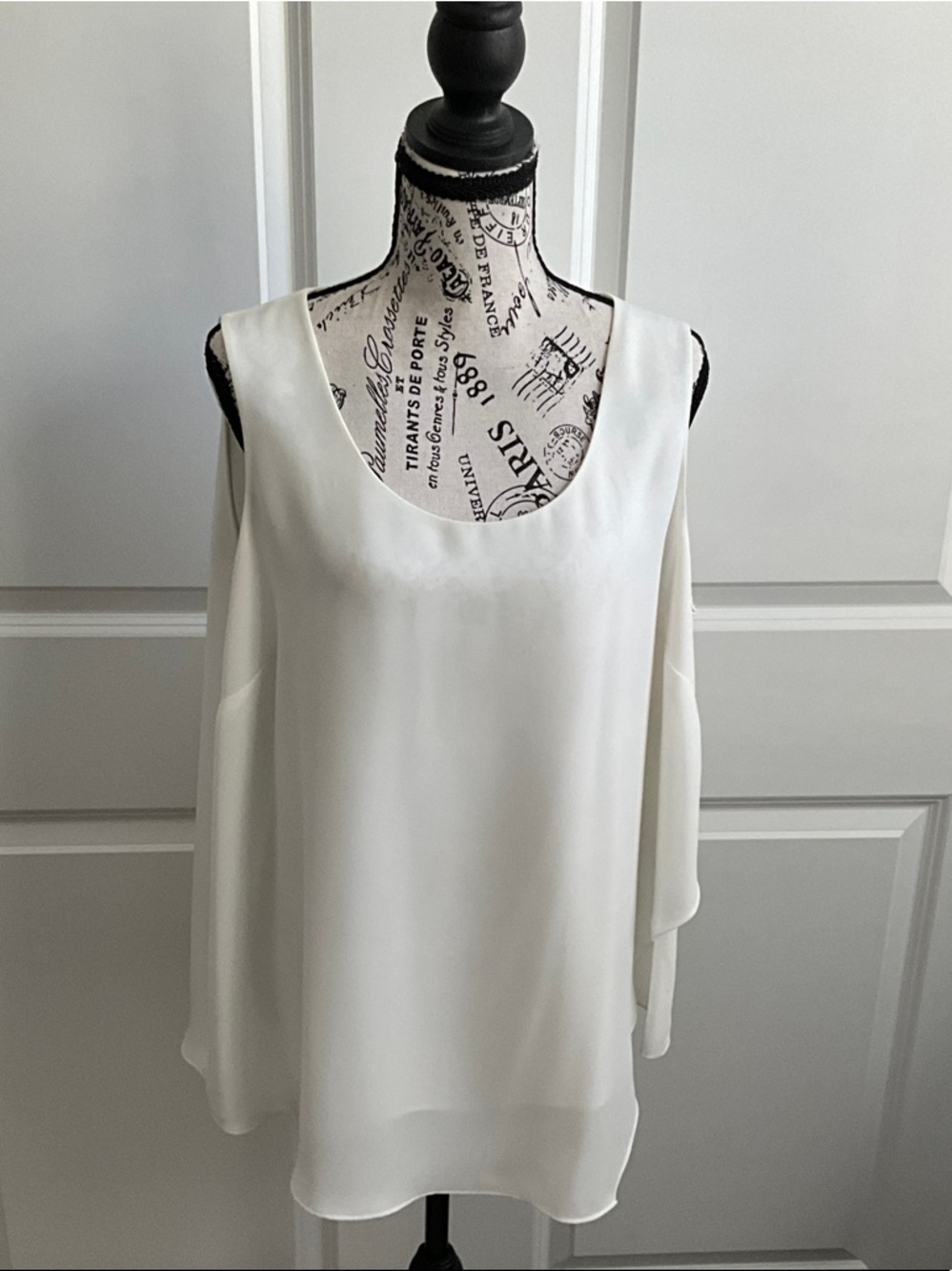 NIC+ZOE Ivory Cold-Shoulder Scoop Neck Blouse